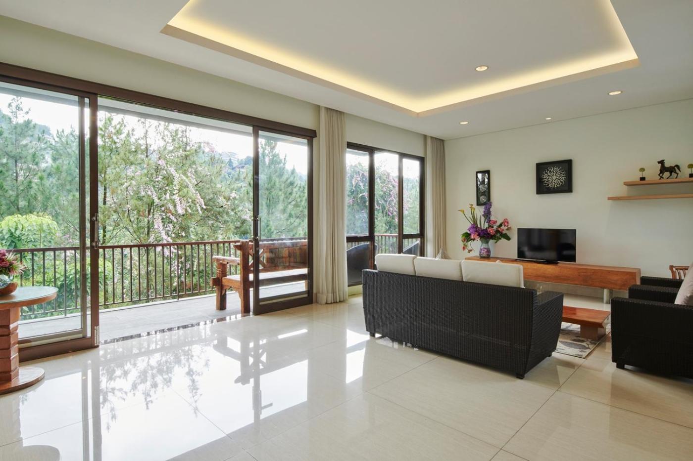Hikari Hill View Villa 7 Bedrooms With A Private Swimming Pool And Billiard Bandung Eksteriør billede