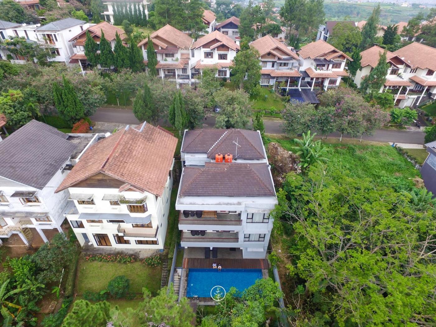 Hikari Hill View Villa 7 Bedrooms With A Private Swimming Pool And Billiard Bandung Eksteriør billede
